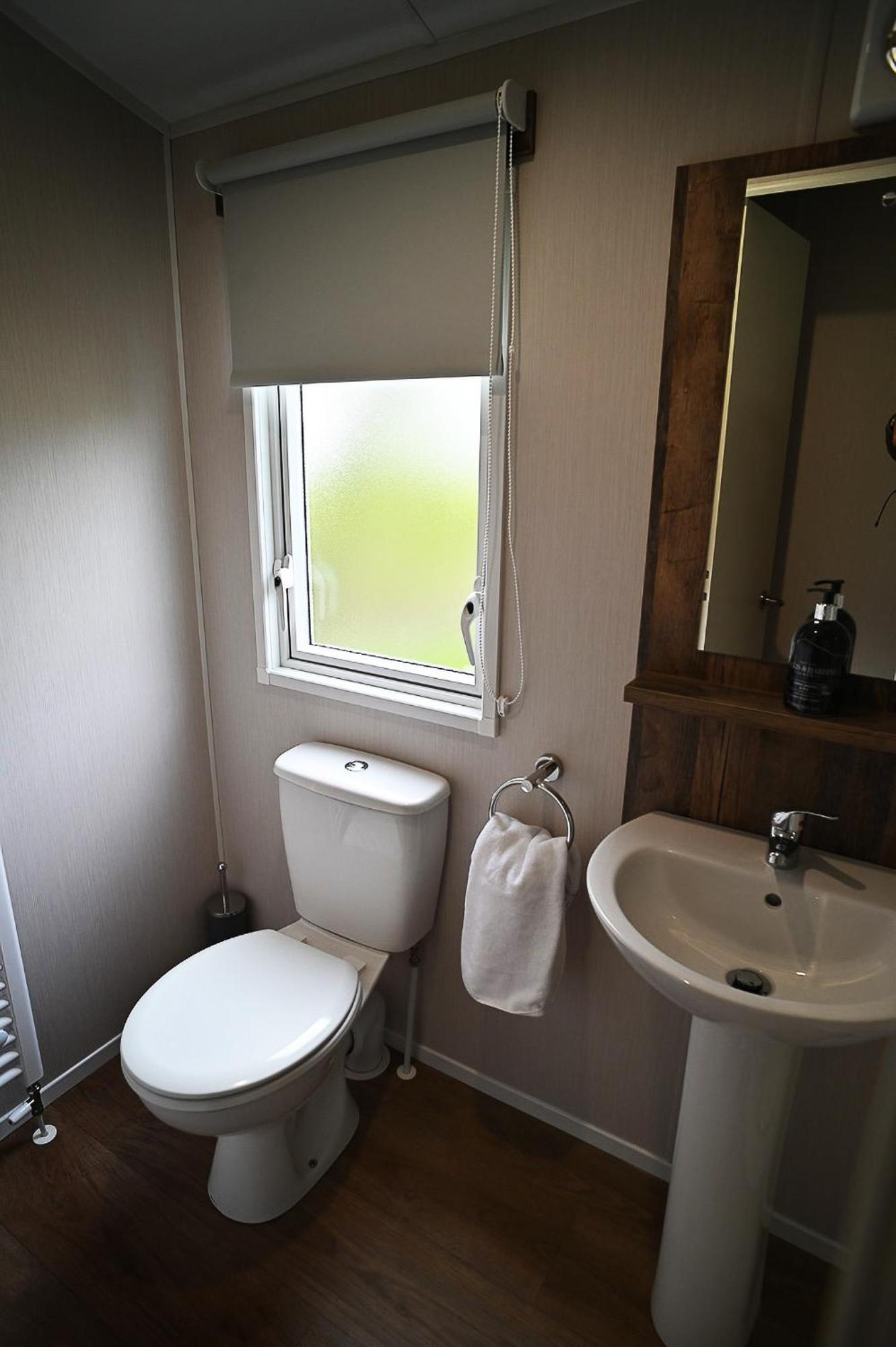 Hobbit - Holiday Lodge Лонгридж Екстериор снимка